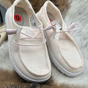 Hey Dude Slip On Loafer sz 6